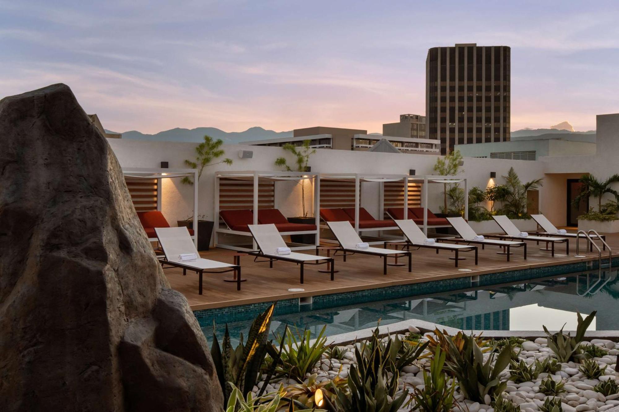 Rok Hotel Kingston Tapestry Collection By Hilton Exterior photo