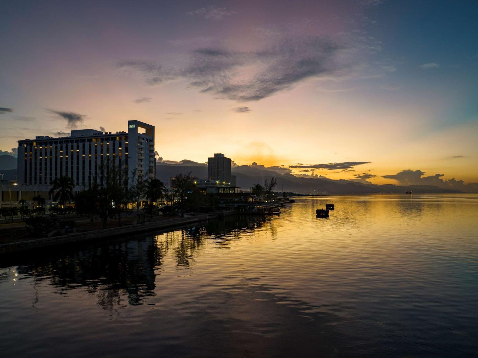 Rok Hotel Kingston Tapestry Collection By Hilton Exterior photo