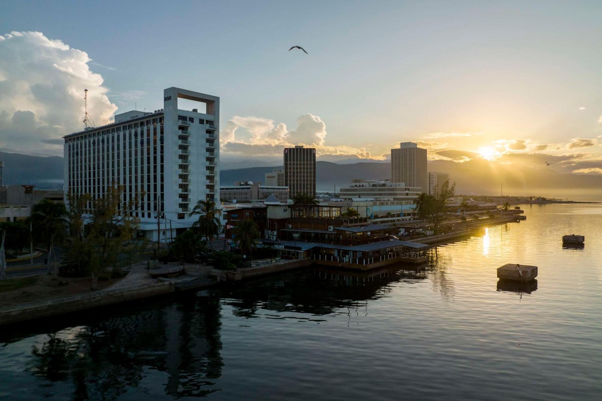 Rok Hotel Kingston Tapestry Collection By Hilton Exterior photo